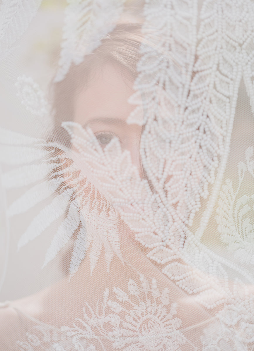 LACE WEDDING VEIL COVERING BRIDES FACE FOR WEDDING PHOTOGRAPHY