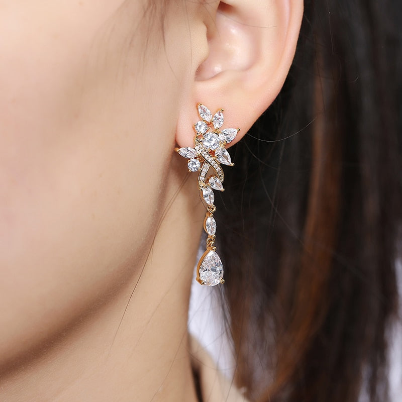 Sparkling Teardrop Dangle Bridal Earrings