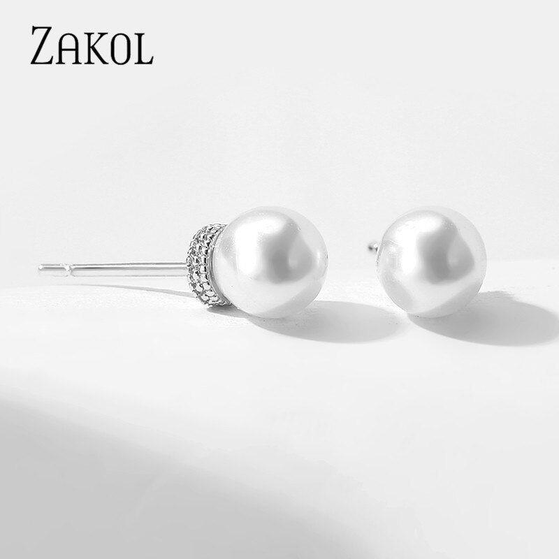 Wren Round Pearl Stud Earrings